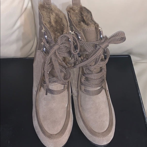 SOLD HOST PICK❣️Guess Camel Suede Wedge Lanni Boots Booties Sz 8.5 - Picture 5 of 11